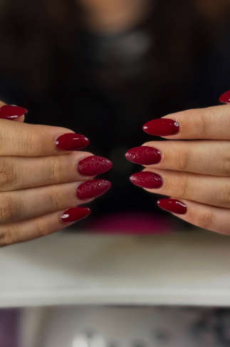nails red